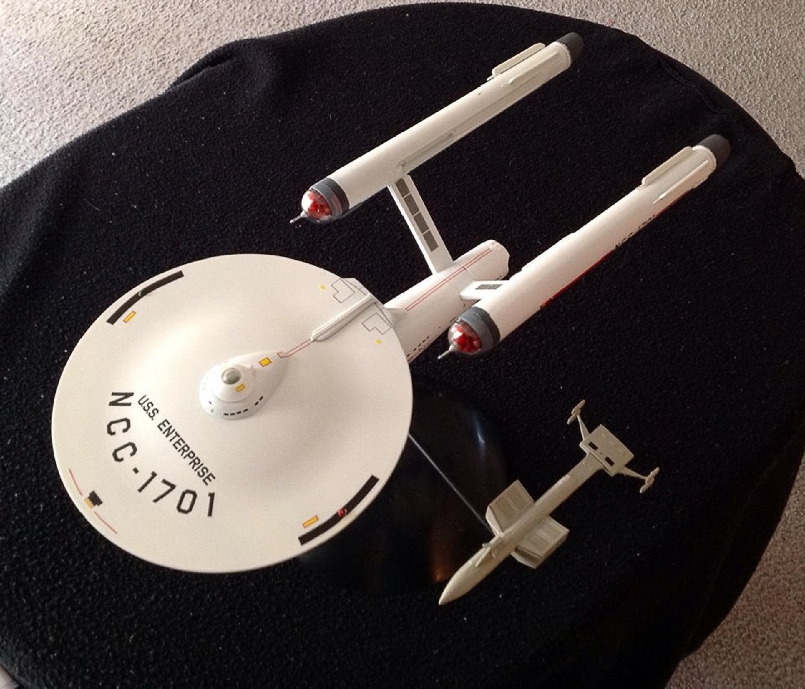 CultTVman Science Fiction 2014 - 1/1000 USS Enterprise and Botany Bay Image A218_03