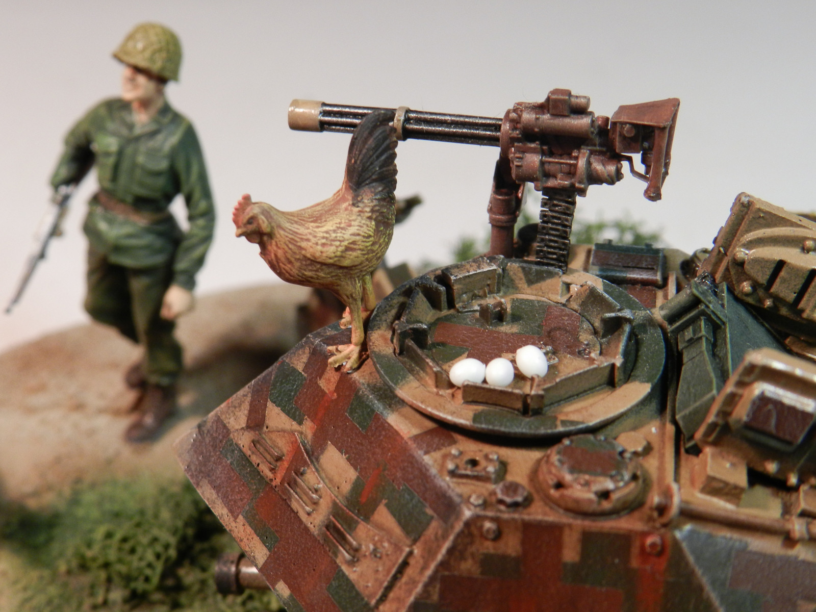 CultTVman Science Fiction 2014 - 1/35 LT-5 Tank vs Chickens Image A247_03