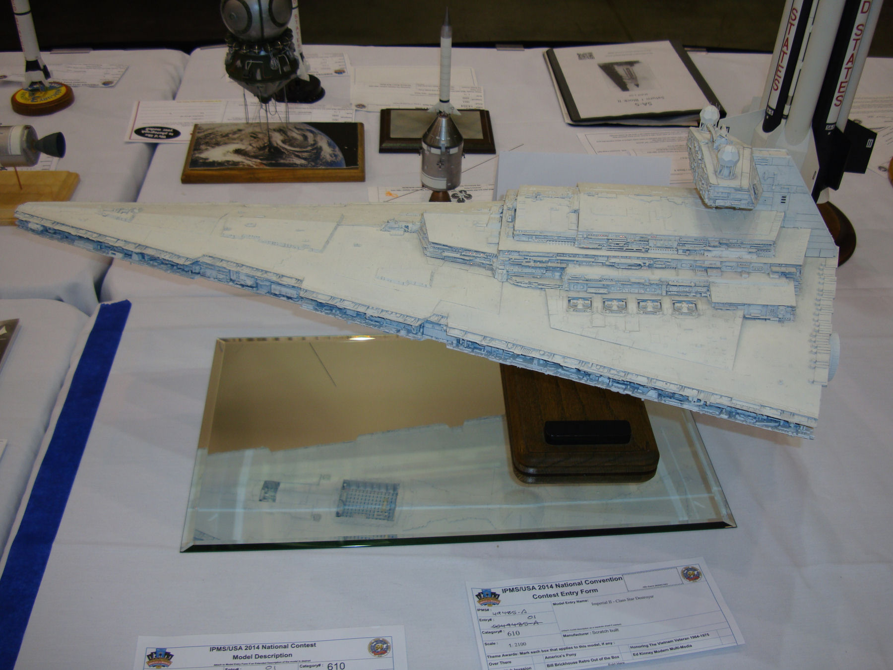 IPMS/USA National Convention 2014 Contest Room Photo 558