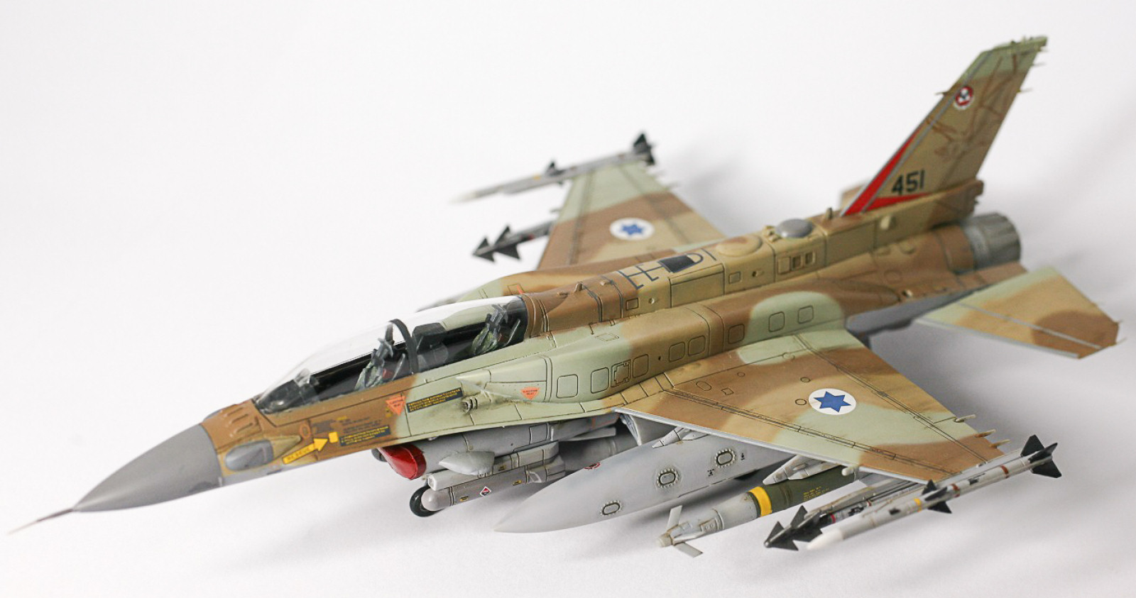 Kinetic Models/Lucky Model Contest 2014 - 1/72 F-16I Sufa Image A003_01