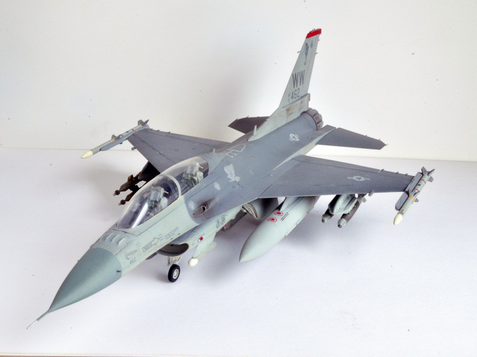 Kinetic Models/Lucky Model Contest 2014 - 1/48 F-16D Fighting Falcon Image A012_01