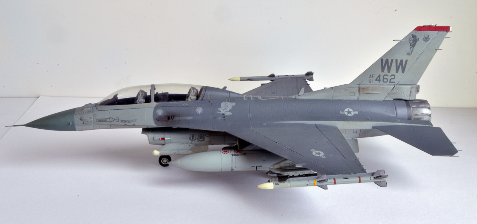 Kinetic Models/Lucky Model Contest 2014 - 1/48 F-16D Fighting Falcon Image A012_02