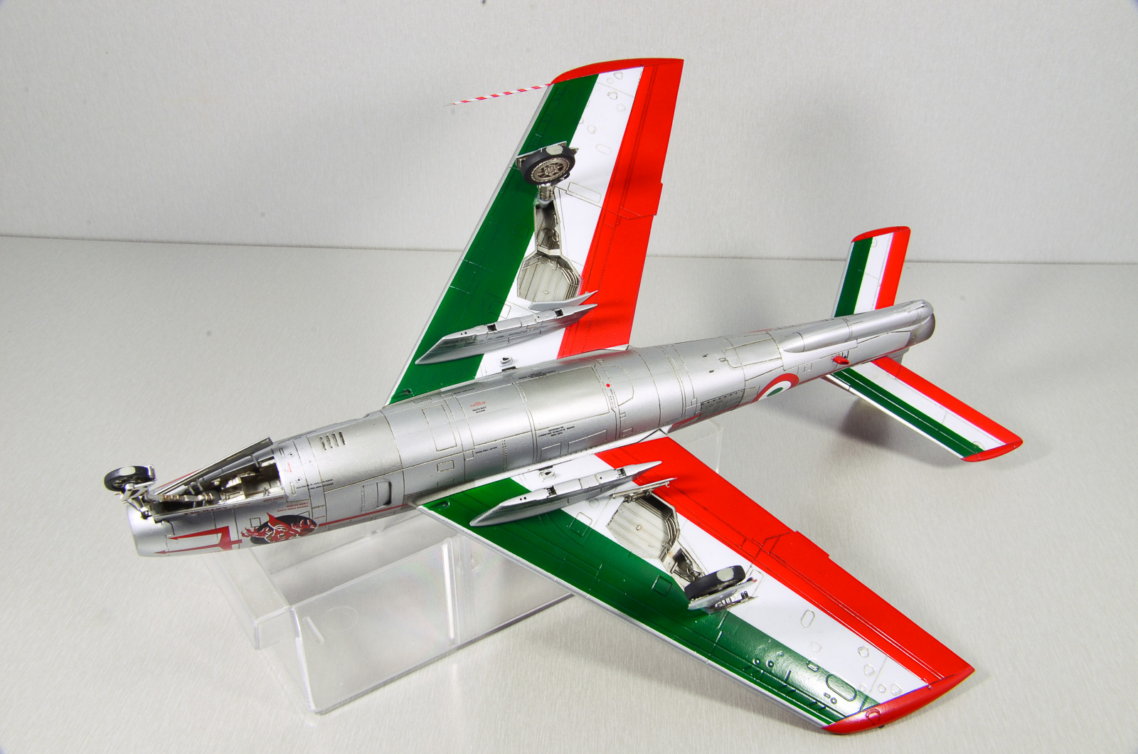 Kinetic Models/Lucky Model Contest 2014 - 1/48 F-84F Thunderstreak Image A014_03