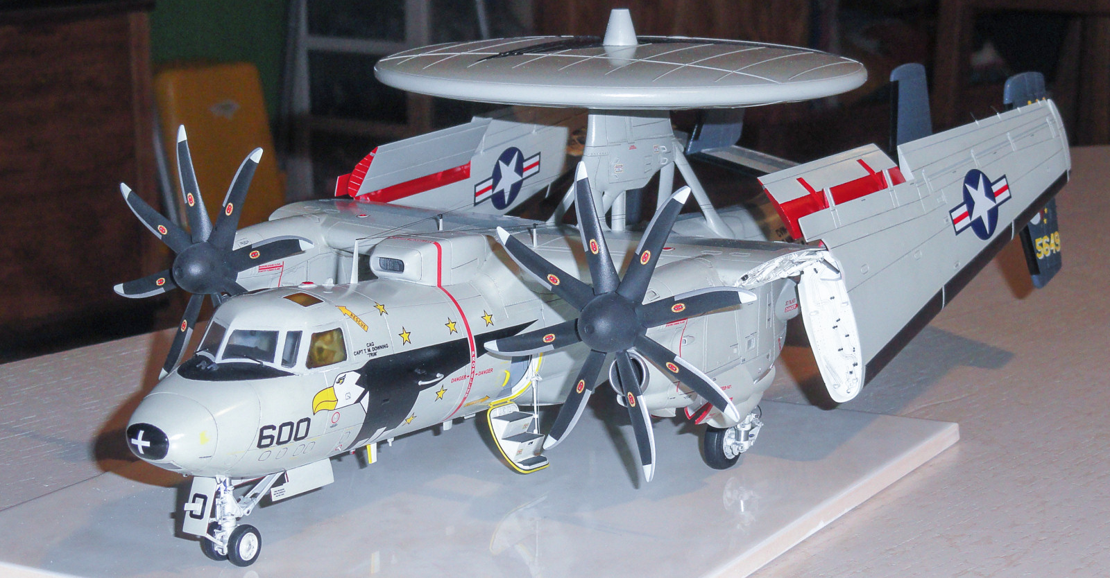 Kinetic Models/Lucky Model Contest 2014 - 1/48 E-2C Hawkeye Image A023_01