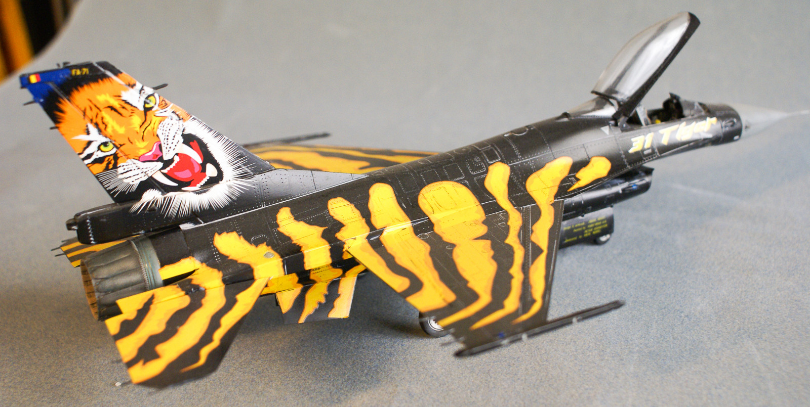 Kinetic Models/Lucky Model Contest 2014 - 1/48 F-16AM Fighting Falcon Image A028_01