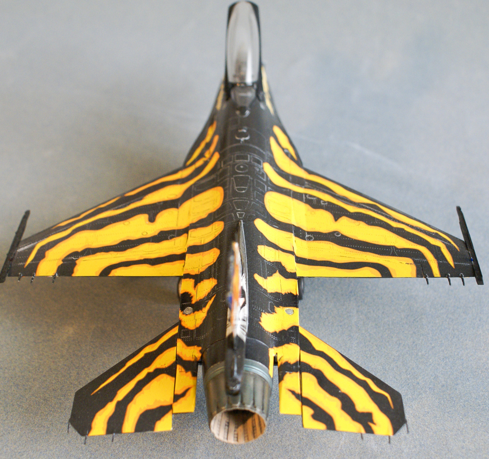 Kinetic Models/Lucky Model Contest 2014 - 1/48 F-16AM Fighting Falcon Image A028_03