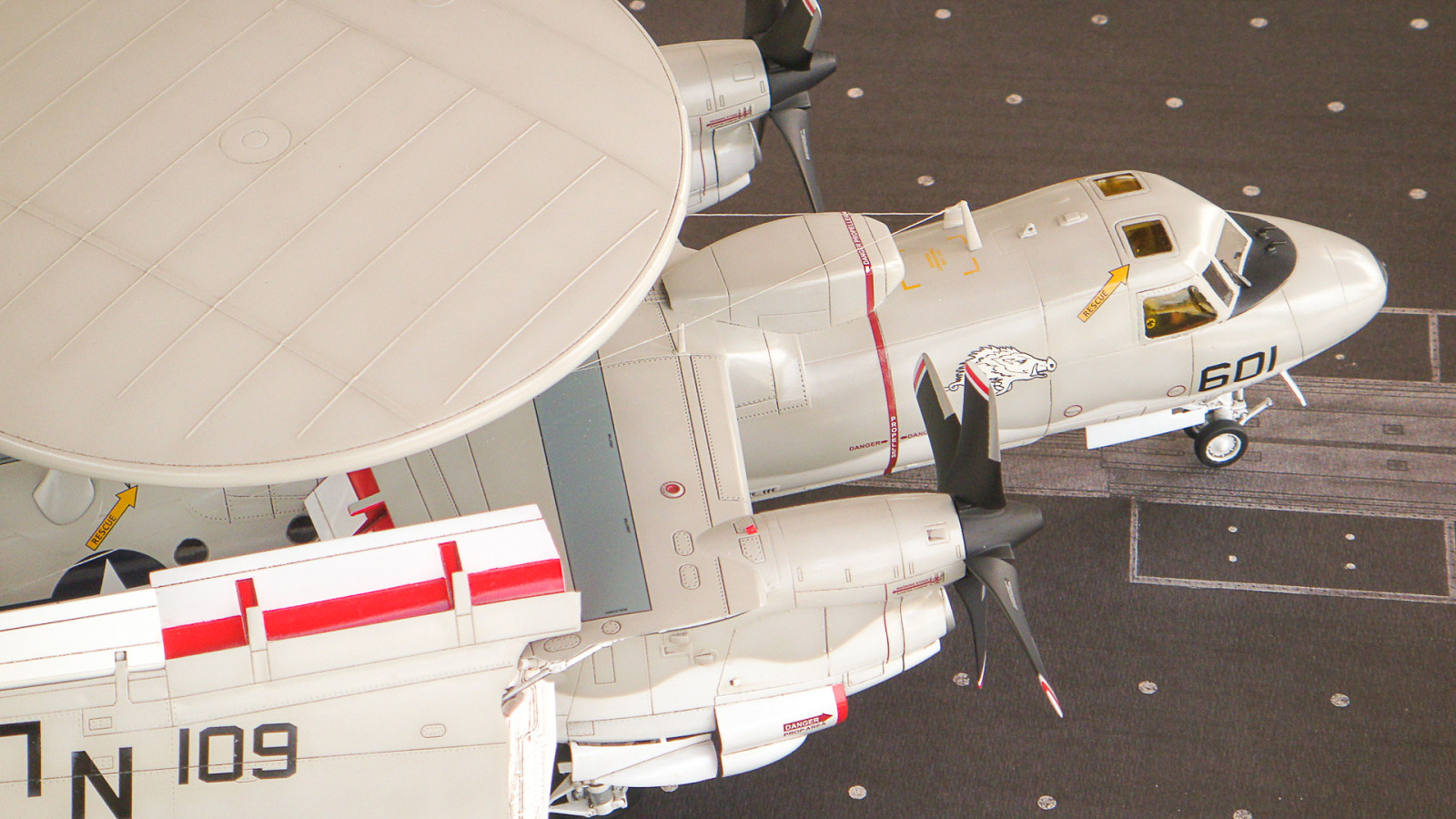 Kinetic Models/Lucky Model Contest 2014 - 1/48 E-2C Hawkeye Image A031_02