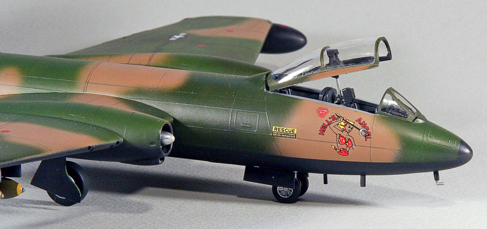MRC/Italeri Contest 2013 - 1/72 B-57B Canberra Image A003_03