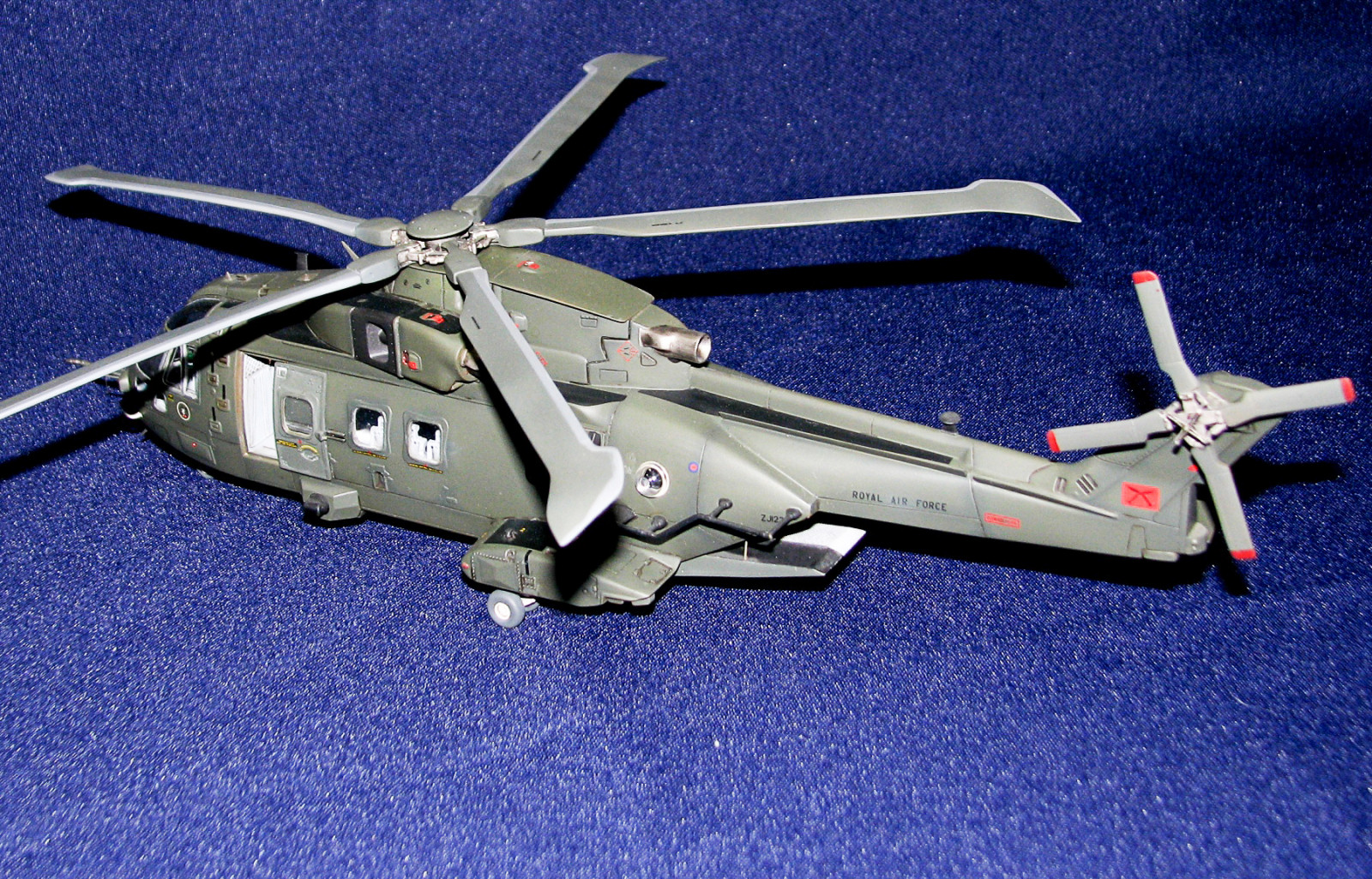 MRC/Italeri Contest 2013 - 1/72 Merlin HC.3 Image A031_02