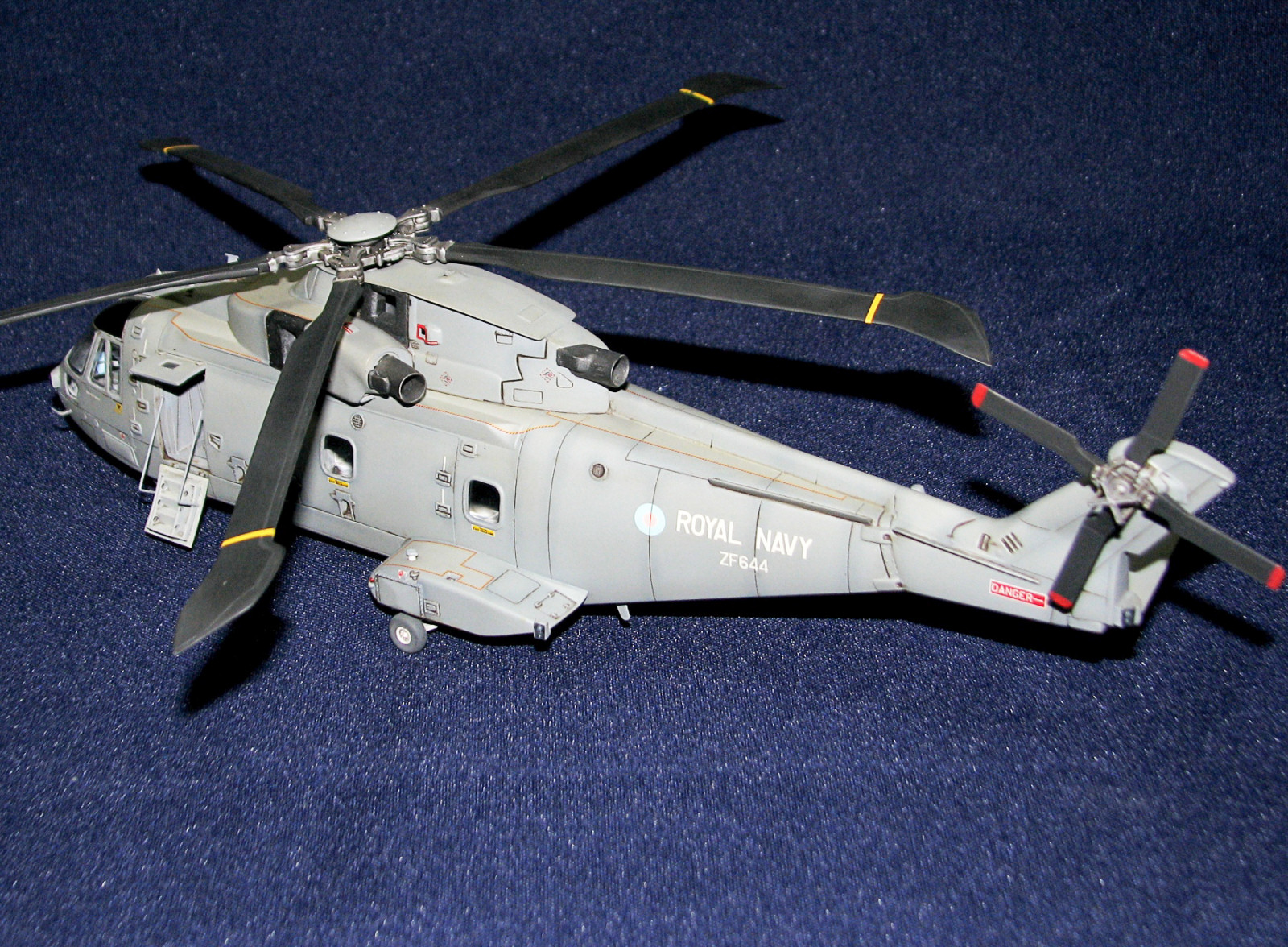 MRC/Italeri Contest 2013 - 1/72 Merlin HAS.1 Image A032_02