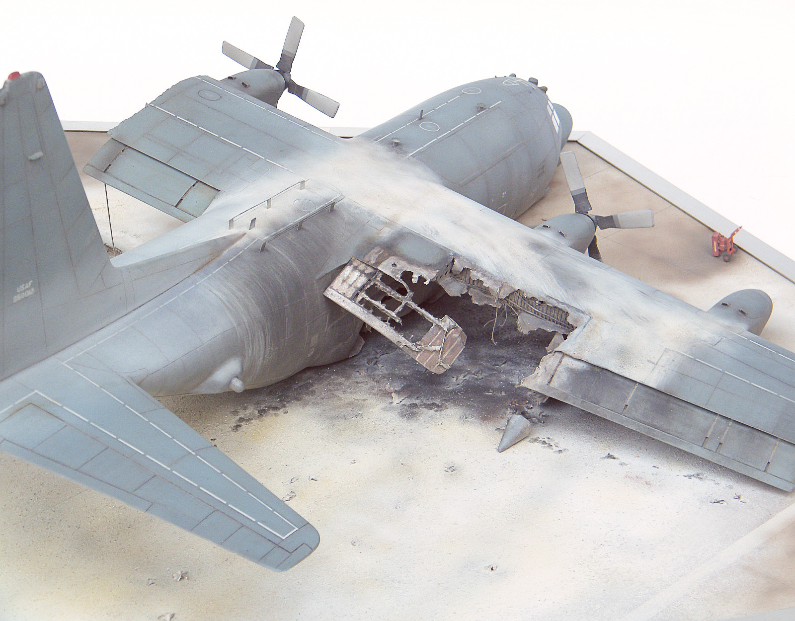 MRC/Italeri Contest 2013 - 1/72 MC-130 Combat Talon Image A034_03