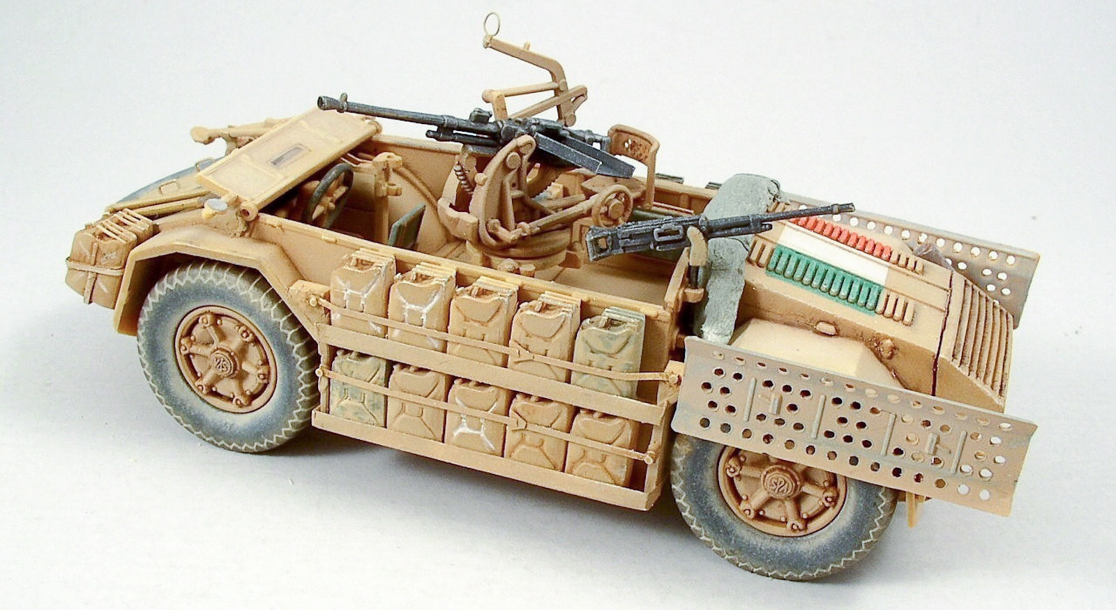 MRC/Italeri Contest 2013 - 1/72 AS42 Sahariana Image A049_02
