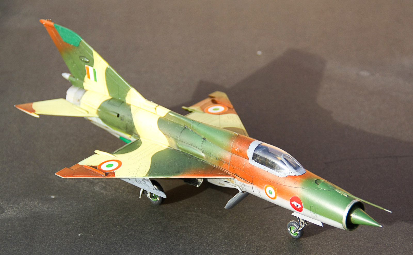 MRC/Academy Contest 2013 - 1/48 MiG-21PF Fishbed D Image A020_01