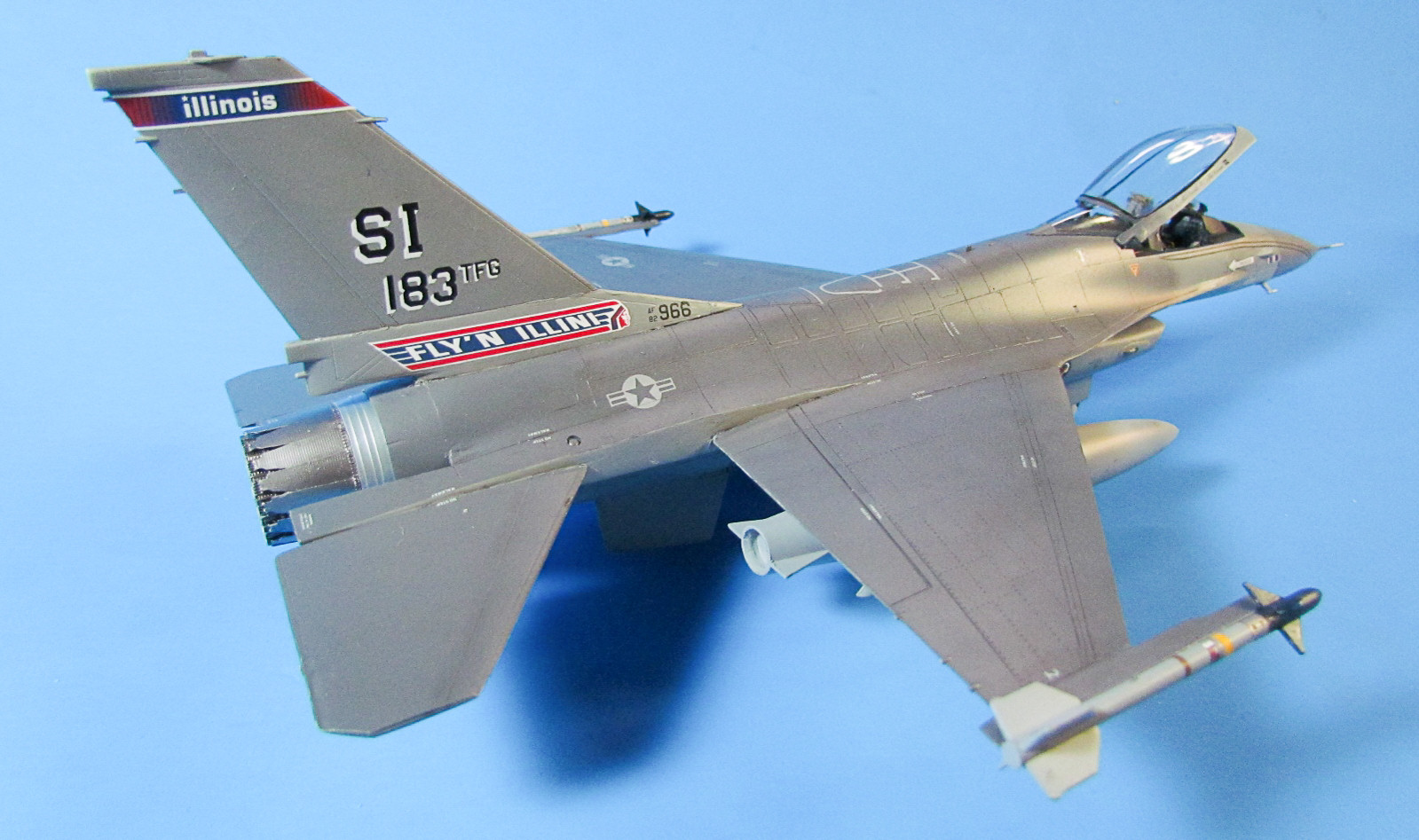 MRC/Academy Contest 2013 - 1/48 F-16A Fighting Falcon Image A043_02
