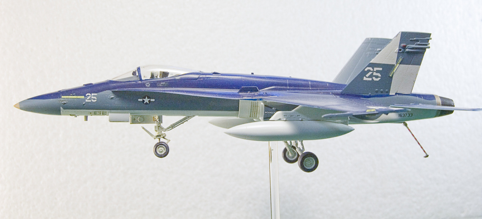 MRC/Academy Contest 2013 - 1/72 F/A-18C Hornet Image A045_03