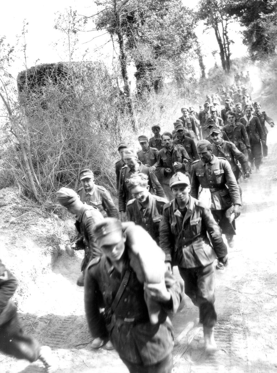 World War II Era German Uniform Image 12
