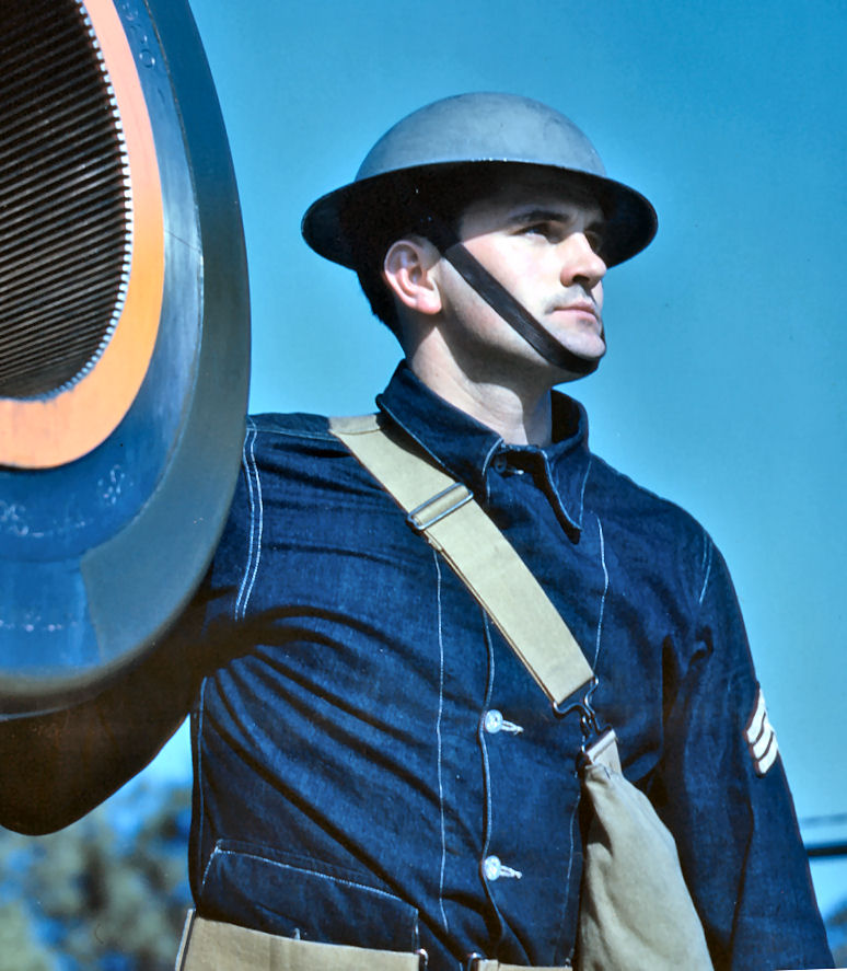 World War II Era US Armed Forces Uniform Image 23