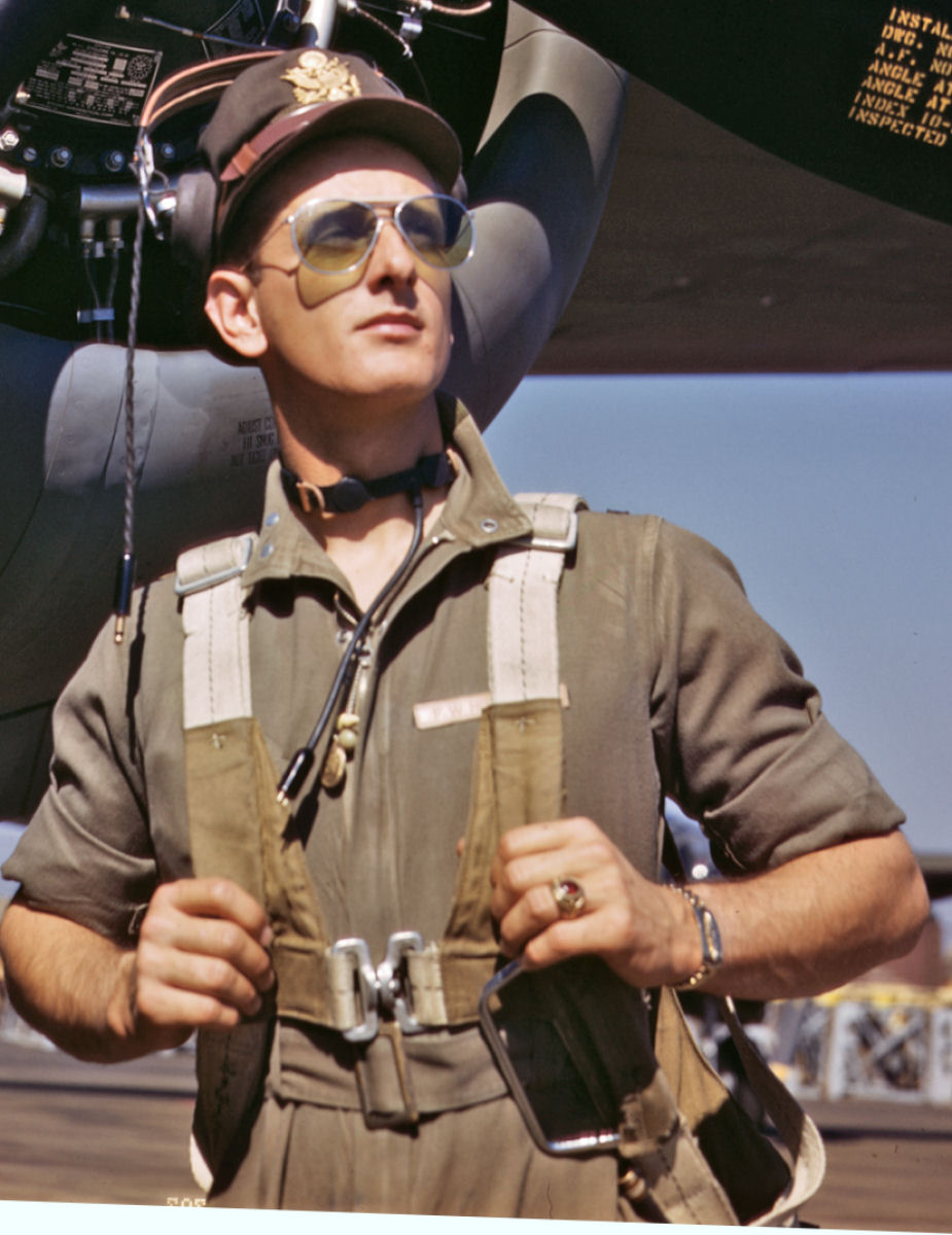 World War II Era US Armed Forces Uniform Image 39