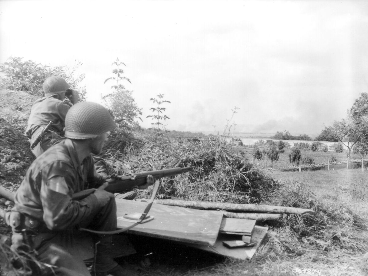 World War II Era US Armed Forces Uniform Image 62
